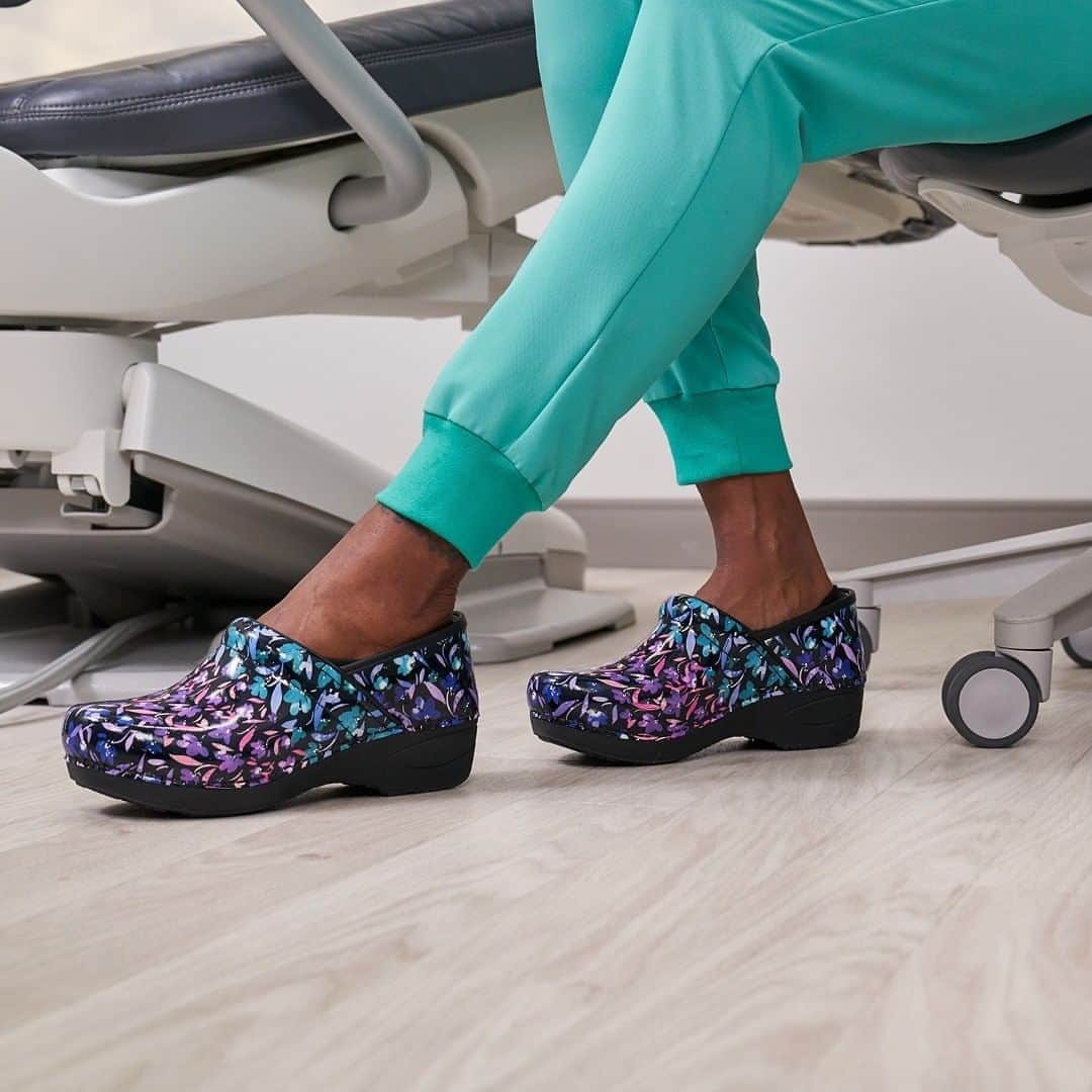 ダンスコのインスタグラム：「Start the weekend off with another chance to win Dansko clogs! 1) Enter to win by tagging two friends in the comments. 2) Make sure you’re following @dansko on Instagram. Dansko has been proud to support nurses and healthcare workers throughout their journey, and through our donation efforts over the past eight weeks. This year, we are celebrating nurses and healthcare workers all year long!  Giveaway Rules: Giveaway runs 09/04/20 at 9:00 AM EST - 09/06/20 at 11:59 PM EST. No purchase necessary. One winner will be randomly selected and notified via DM. Verification that winner is a nurse or healthcare worker may be required in the form of a nurse’s badge or ID. Winner will win one pair of Dansko shoes from the current collection with a total estimated retail value of $150. Giveaway not associated with Instagram. Full terms and conditions at the link in the bio.」