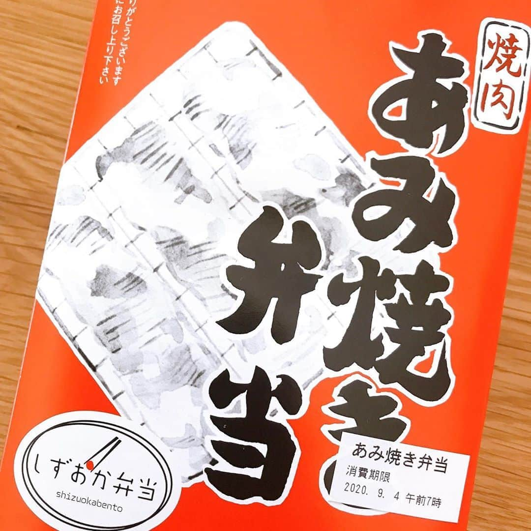 重長智子さんのインスタグラム写真 - (重長智子Instagram)「. . 静岡県民のソウルフード あみ焼き弁当😋😋 . 昨夜お土産で買ってきてくれた時は 寝ていたので、 朝イチでいただきました💓 . やっぱり美味しい✨✨ . そう言えば、、、 去年「令和」に変わった日、 あみ焼き弁当が 「れいわ(018)」に因んで 18円で販売している様子を取材したなぁ と思い出しました😆 . 「令和」になって、 生活様式がいろいろ変わりましたが、 40年以上続くあみ焼き弁当の味は 変わっていませんでした✨ .  ※1枚目と3枚目の写真は 去年のものです📸  #静岡県民 #あみ焼き弁当 #ソウルフード #深夜に人気 #朝食べても美味しかった」9月4日 22時10分 - tomoko_shigenaga