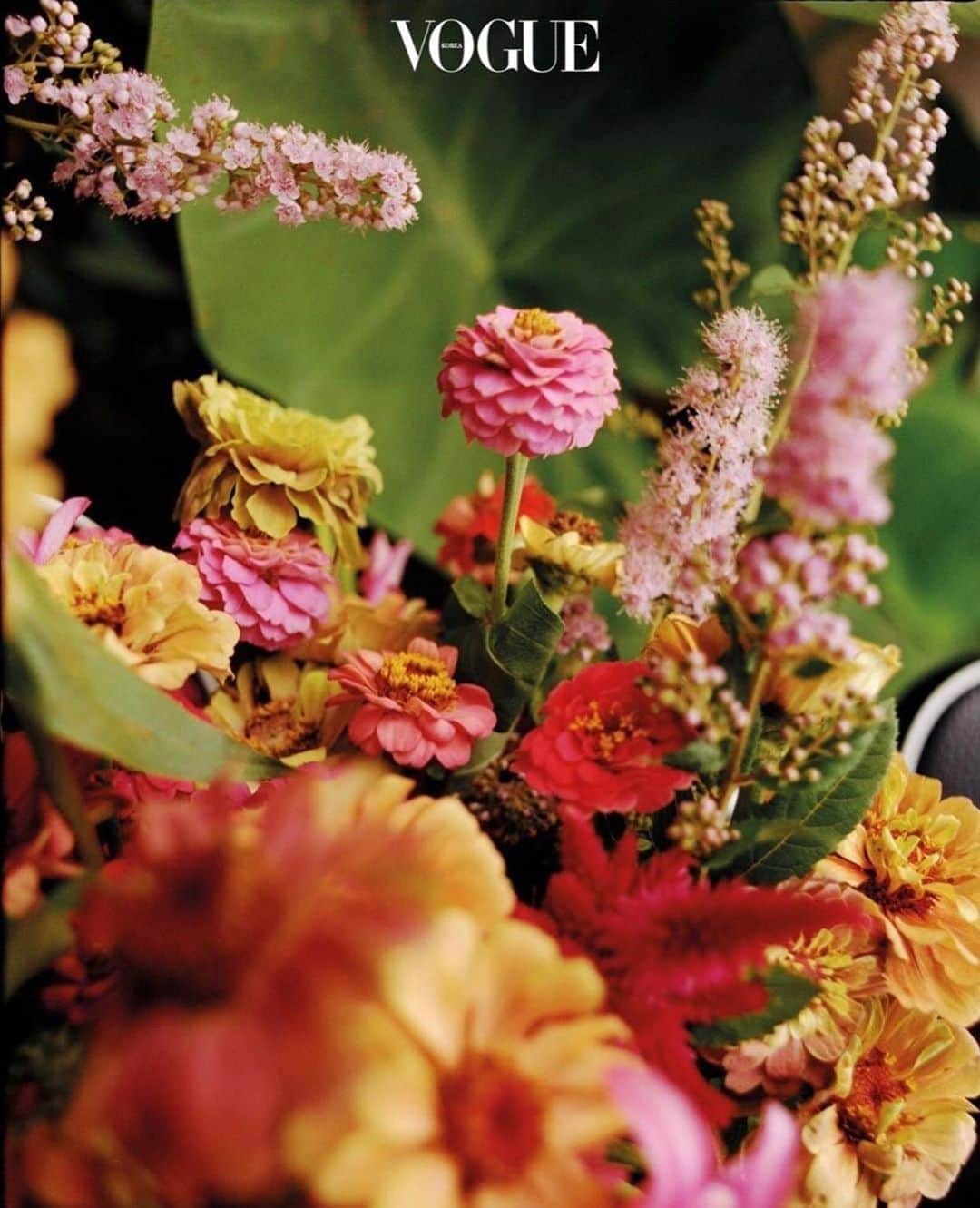 플로리스트 이주연 florist Lee Ju Yeonさんのインスタグラム写真 - (플로리스트 이주연 florist Lee Ju YeonInstagram)「. . 마음 뭉클하게 아름답고 고운 🤍 @voguekorea  . .」9月4日 22時06分 - vanessflower