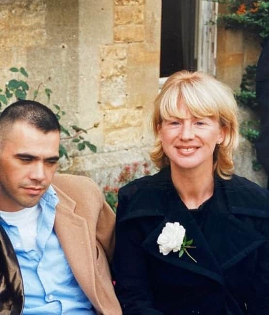 ValGarlandさんのインスタグラム写真 - (ValGarlandInstagram)「Many moons ago with @roland_mouret at Sam Gainsbury’s wedding....  #AmazingMemories #ValsArchive」9月4日 22時06分 - thevalgarland