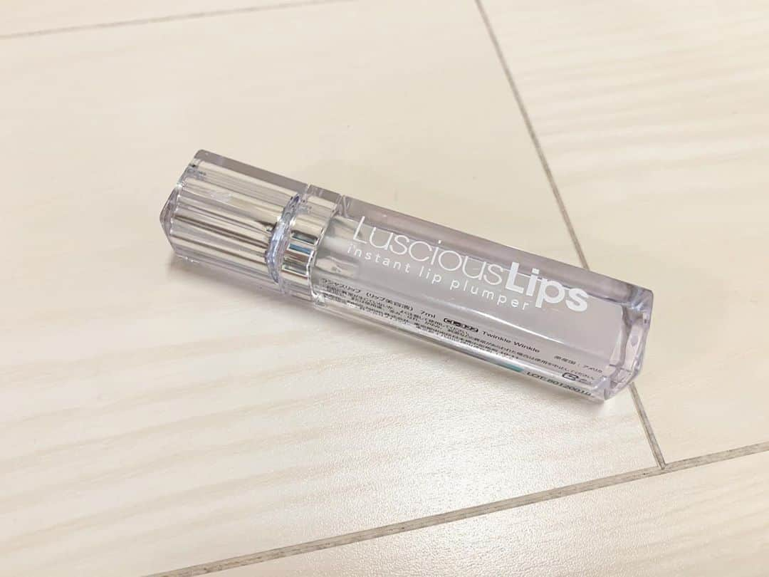 双葉凛乃さんのインスタグラム写真 - (双葉凛乃Instagram)「💄  luscious lips  リップメイクの一番最初に絶対塗るし 夜寝る前にもぬりがち  塗った後のピリピリ苦手な人にはお勧めしないけど、慣れてくると癖になるやつ🥺笑  くちびるぷっくり、縦じわ消えてほんとに最強、、信頼、、 diorのマキシマイザーじゃ物足りない人にゴリ押しする(^○^)  #lusciouslips #ラシャスリップス #コスメ #cosme #お気に入りコスメ」9月4日 22時07分 - oo_nemunemu_inu