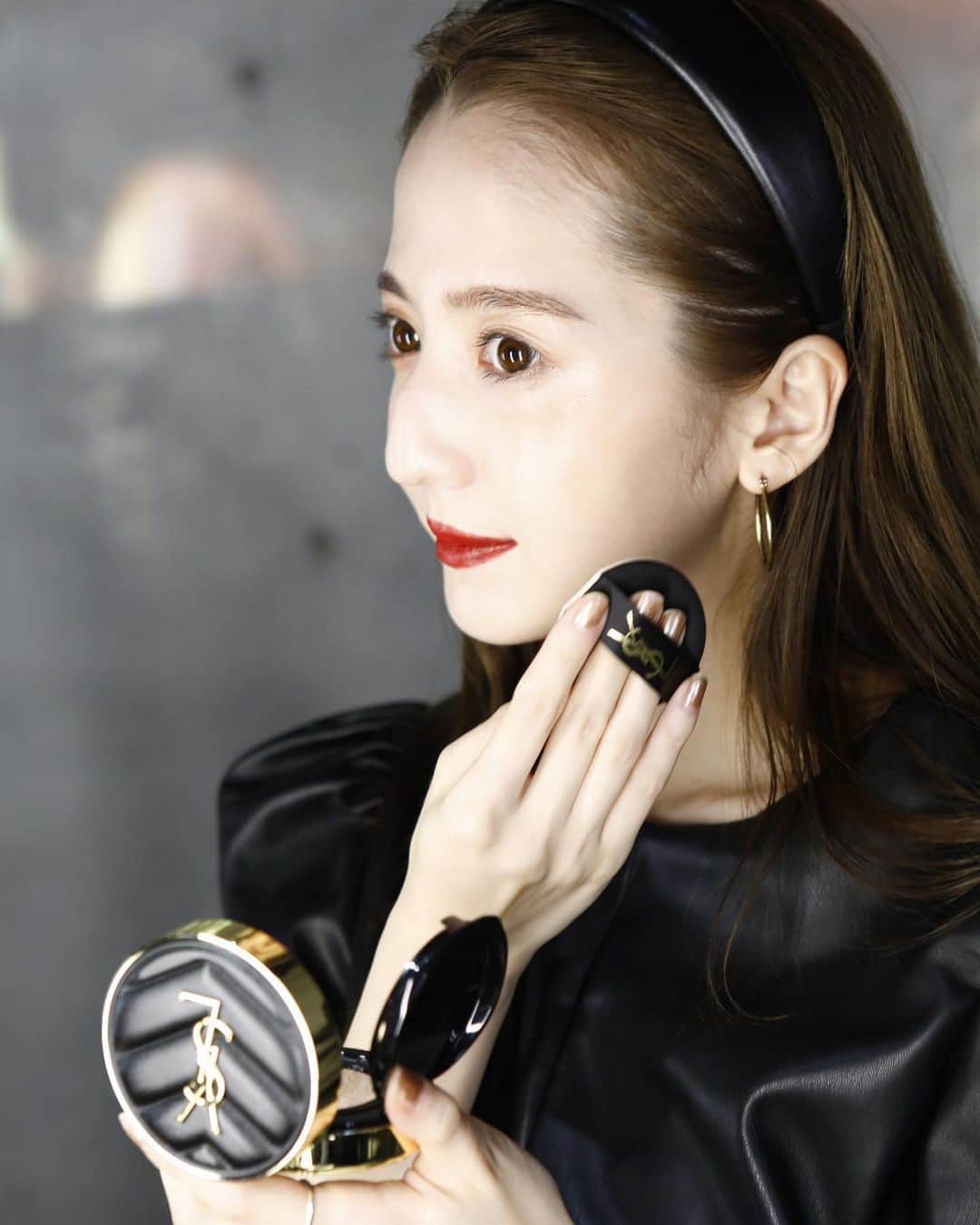 平木愛美のインスタグラム：「YSL BEAUTY  LE CUSHION ENCRE DE PEAU LAUNCH CELEBRATION EXHIBITION🖤⚪️  @ysl @yslbeauty」