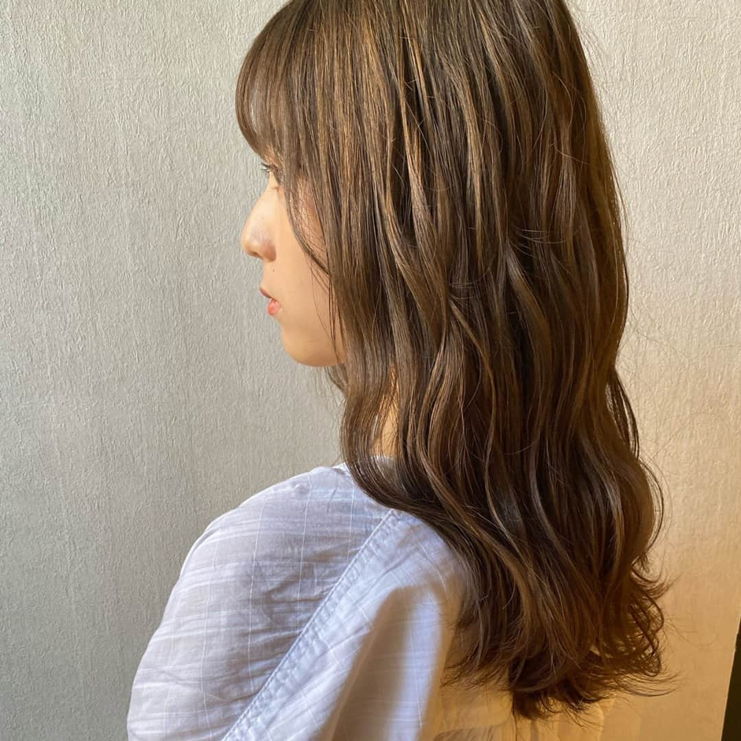 HAIRさんのインスタグラム写真 - (HAIRInstagram)「「ミルクティーベージュ🐄❣」 HAIR掲載スタイリスト： 鈴木莉愛（ @suzuki_maria ） . -----------------------------------------------------------  Follow me👉🏽 @hair.cm  HAIR webサイトは「HAIR（ヘアー）」で検索！✨  -----------------------------------------------------------  HAIRは、お客様の『なりたいを叶えるスタイリスト』が集まるサイトです。  日々スタイリストの方々の素敵なヘアスタイルを掲載しています。  投稿スナップ数約40万の中から、気に入ったスタイルを見つけませんか？  HAIRを通じてサロンに予約もできますよ！💕  ----------------------------------------------------------- . . #ベージュ #アッシュベージュ #ミルクティーベージュ #ナチュラルベージュ #透明感カラー  #ヘアスタイル #ヘアカタログ #ヘアカラー #ヘアスタイリング #髮型 #髮型屋 #髮型設計 #发型 #短髮 #日系髮型 #女生髮型 #女生短髮 #염색 #헤어 #단발 #bob #복구펌 #짧은머리 #숏컷」9月5日 9時00分 - hair.cm