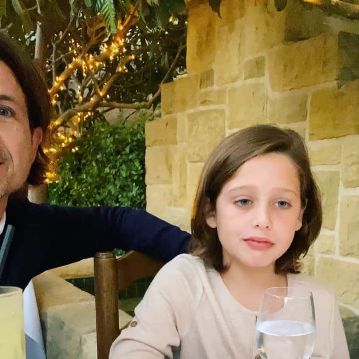 レイチェル・ゾーのインスタグラム：「I like to video a toast 🥂 so I can remember what was said and just realized that my ❤️ @rbermanus still knows how to say all the right things after #29 years together showing my boys how it’s done 😭🙏🏻🥰 even “some time ago “ 😂 #thisisus #family XoRZ」