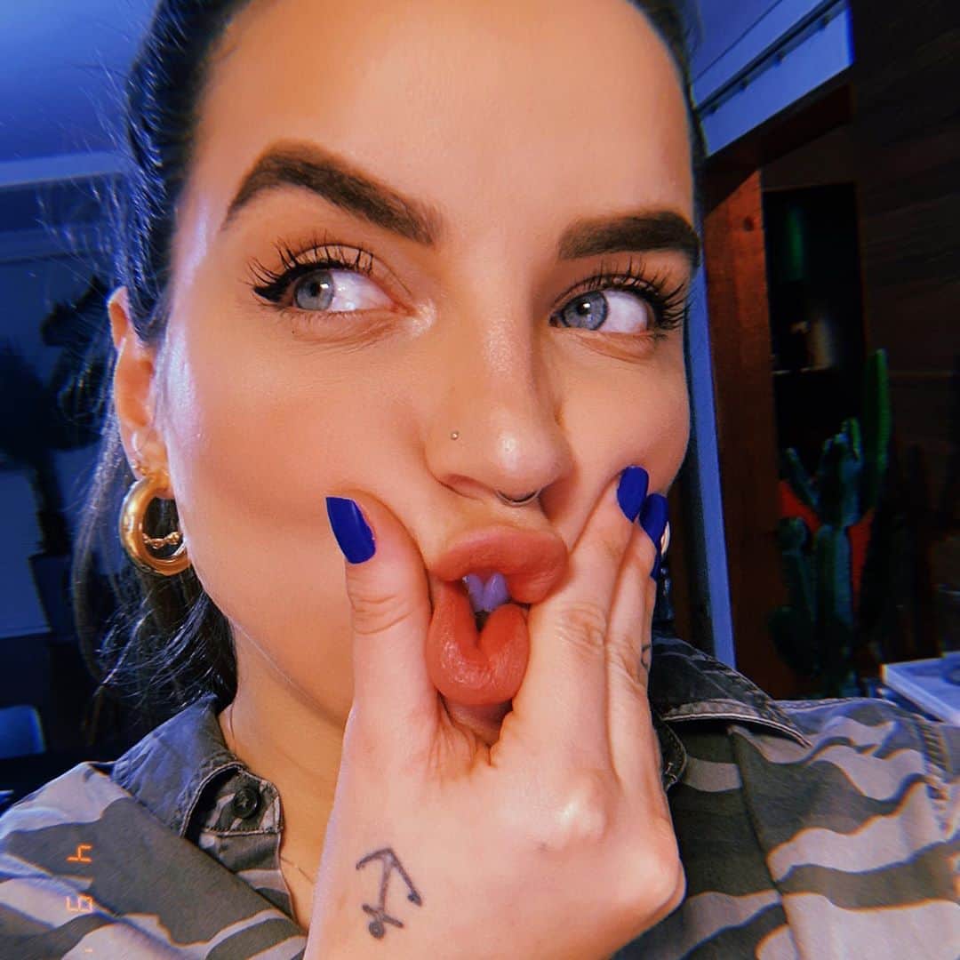 Bruna Unzuetaのインスタグラム：「Hihihihiiiiii」