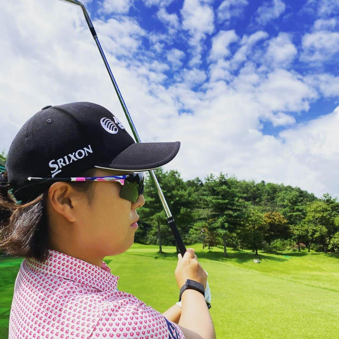 キム・ヘリムのインスタグラム：「날씨도 이쁘고💕 새로나온 오클리도 이쁘고❣️ @Oakley @oakleykorea #TeamOakley #ForTheLoveOfSport」