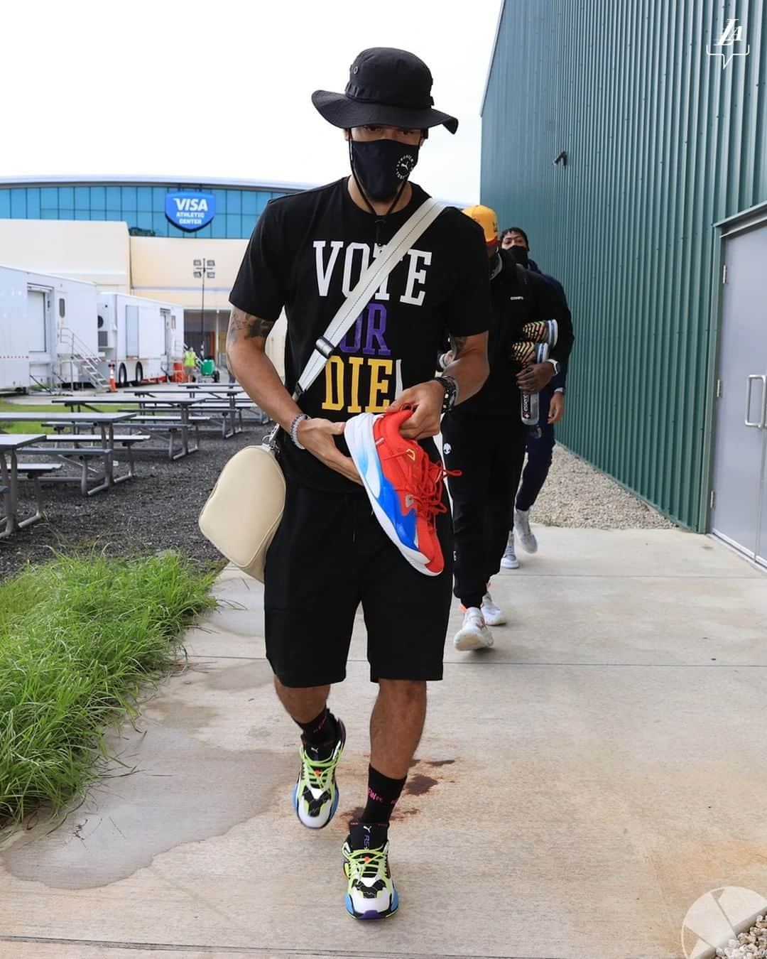 Los Angeles Lakersさんのインスタグラム写真 - (Los Angeles LakersInstagram)「#LakeShow has arrived 🚍」9月5日 8時22分 - lakers