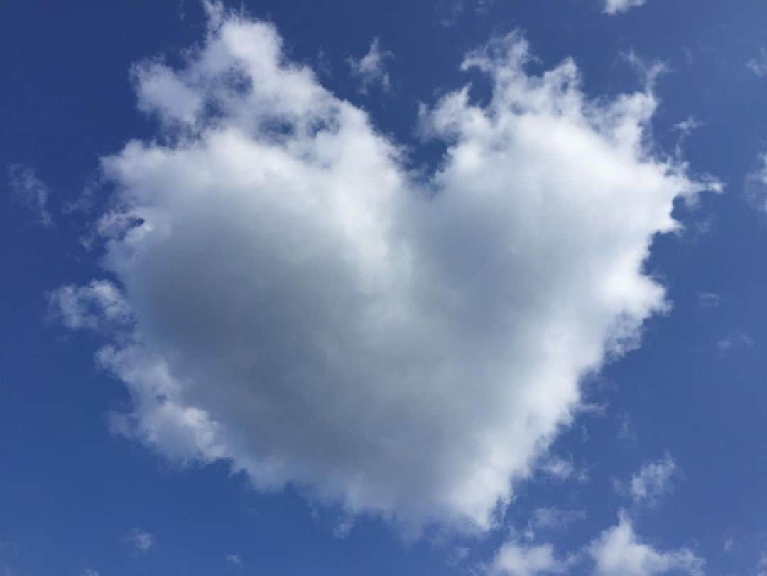 北海道テレビ「イチオシ！モーニング」さんのインスタグラム写真 - (北海道テレビ「イチオシ！モーニング」Instagram)「今日のお天気は清水予報士が担当！はじめての土曜日にドキドキ。フリもこっそり練習してました。クエスチョンは雲について！2人が撮ったお気に入りの❤️写真もご紹介。皆さんのイチオシ雲写真ありましたら投稿してくださいね♪#イチモニ #ルナ#清水さん」9月5日 8時31分 - htb_ichimoni