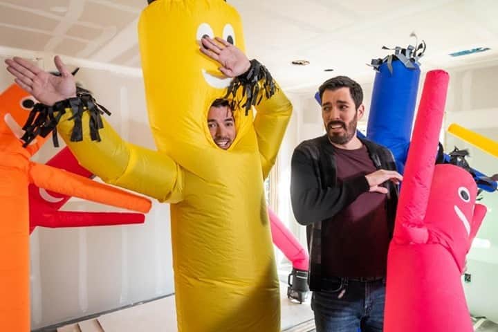 HGTVさんのインスタグラム写真 - (HGTVInstagram)「Caption this. Then get ready for Brother Vs. Brother S7...Wednesday at 9|8c!⁠ ⁠ Tap our #linkinbio for more sneak peeks. #BroVsBro」9月5日 8時30分 - hgtv