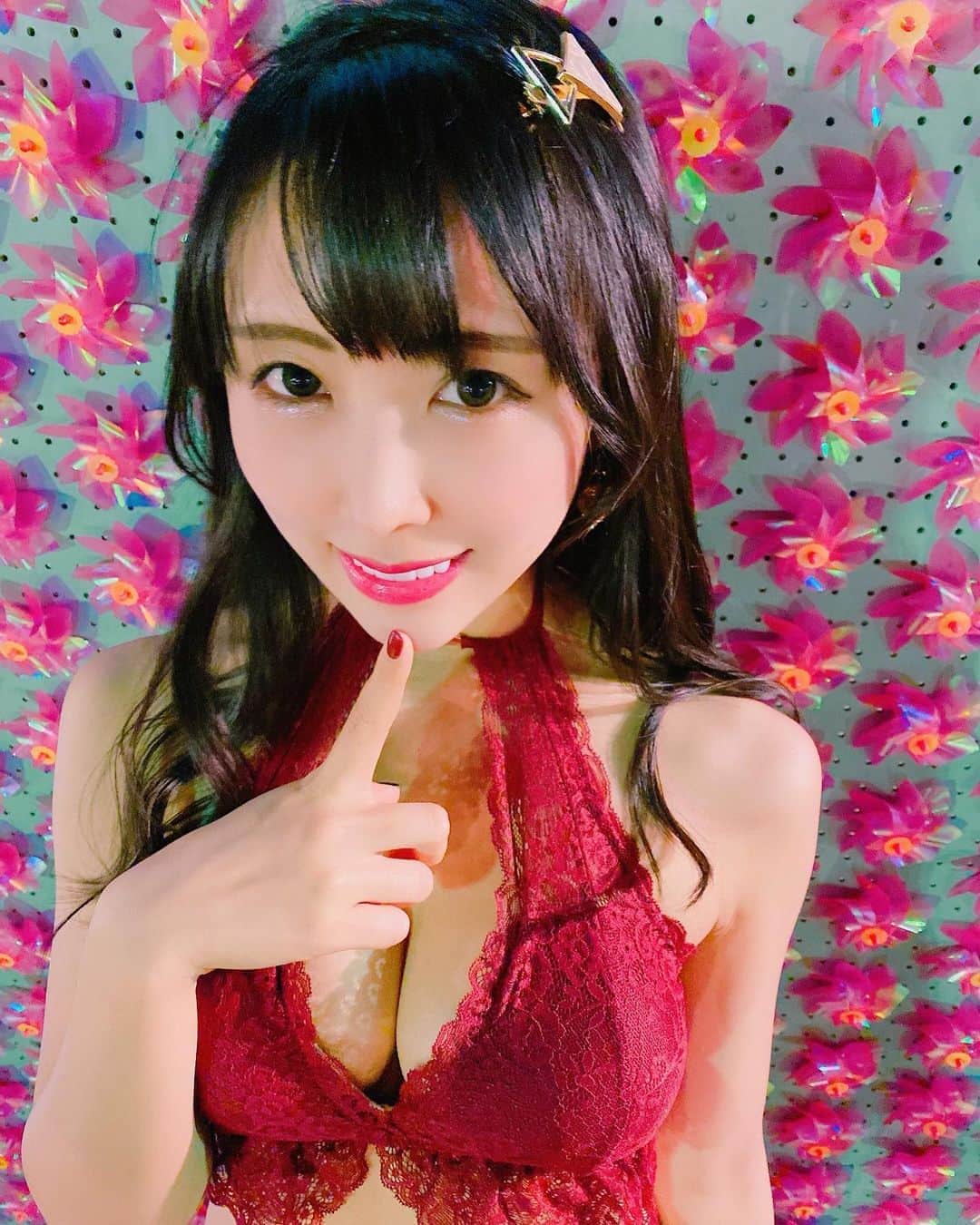のインスタグラム：「おはくま🐻 . . #おはよう #gm #goodmorning #おはくま #ナイトプール #フォトスポット #プール #水着 #red #明日花キララ 様 # @whip_bunny #summer #夏休み #思い出 #えちえち #sexy #グラビア #ビキニ #kawaii #makeup #beauty #黒髪 #日々の出会いに感謝 #バクステ外神田一丁目 #일본 #アイドルボウラー #Pリーガー #japanesegirl #followme #すきぴ」