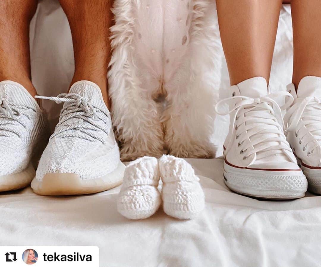 フェリペ・シウバのインスタグラム：「Gratidão é o que sentimos Senhor.. Obrigado meu Deus 🌈❤️🙏🏽🙌🏽  #Repost @tekasilva with @make_repost ・・・ Eu não aguentava mais guardar só pra mim... NOSSO BEBÊ ARCO-ÍRIS ESTÁ A CAMINHO! 🌈✨ Ja te amo tanto meu filho(a), você é minha luz após a tempestade, minha coragem para recomeçar. Você é continuação da minha maternidade. Porque eu já sou mãe, apenas não usufrui da maternidade como eu esperava. Seu irmão me deu lições do que é ser mãe com o coração e você me ensinará como é ser mãe na prática. ⠀  Ansiedade a mil, a cada semana, uma vitória. Só tenho uma palavra que defina esse momento: FELICIDADE!!! ♥️ ⠀  ⠀ #gravida #pregnant #babynoforninho #15semanas」