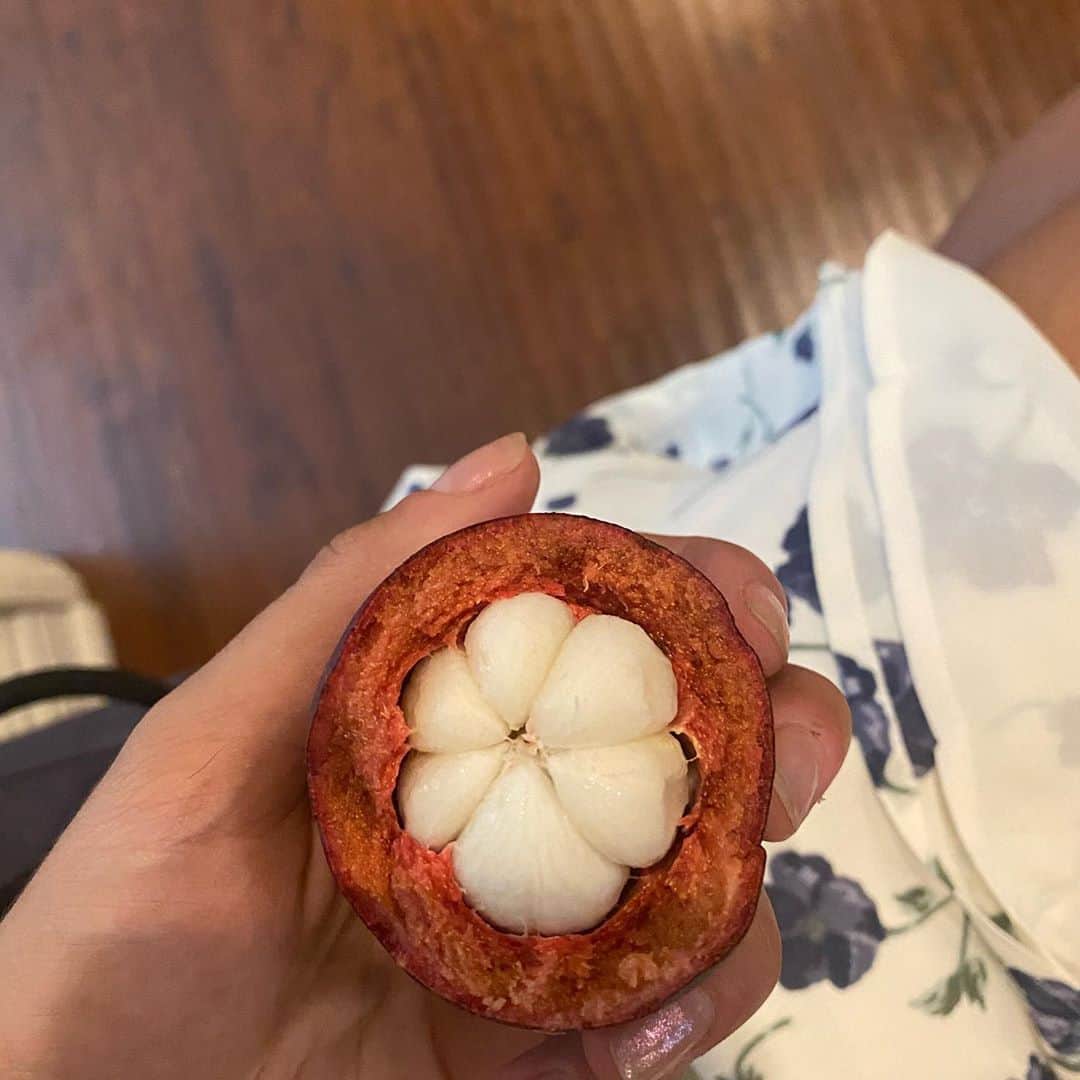 Janice Griffithさんのインスタグラム写真 - (Janice GriffithInstagram)「more for u. pix of me, my fruit, one day when we ordered 40 mini pastries, goin to the dentist. etc etc summer 2020 baby. pls let this make up for my lack of feed posts thx xoxo」9月5日 8時33分 - rejaniced
