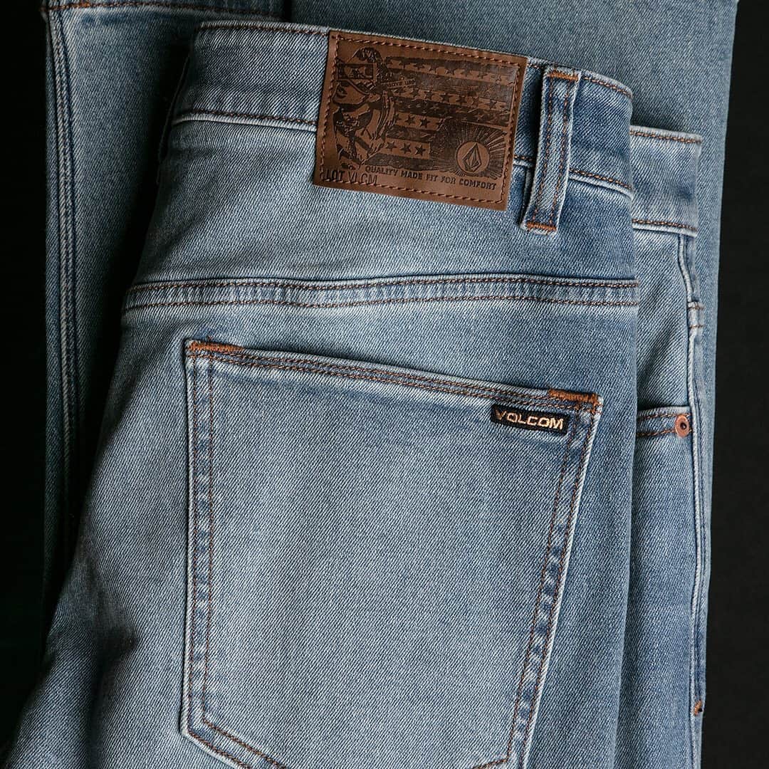 ボルコムのインスタグラム：「Did you know that #VolcomBrandJeans like the 'Solver' have saved over 4 MILLION liters of water?! 👖 💦  Water aware denim! Learn more at vol.cm/wateraware #taptoshop」