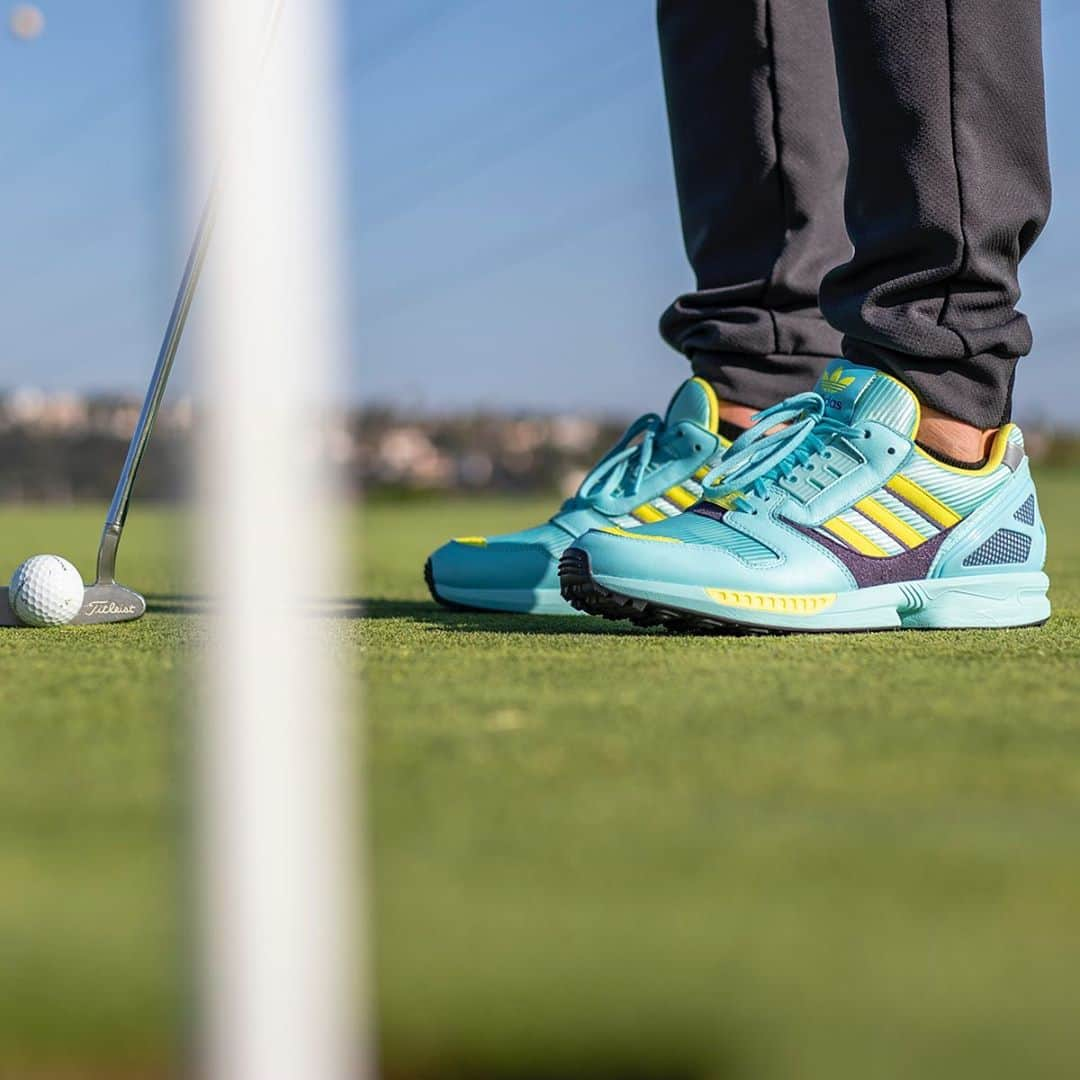 adidas Golfさんのインスタグラム写真 - (adidas GolfInstagram)「A bold tribute to a 3-Stripes icon. Limited Edition ZX 8000 Golf ⛳️  Available now. #adidasZX」9月4日 23時59分 - adidasgolf