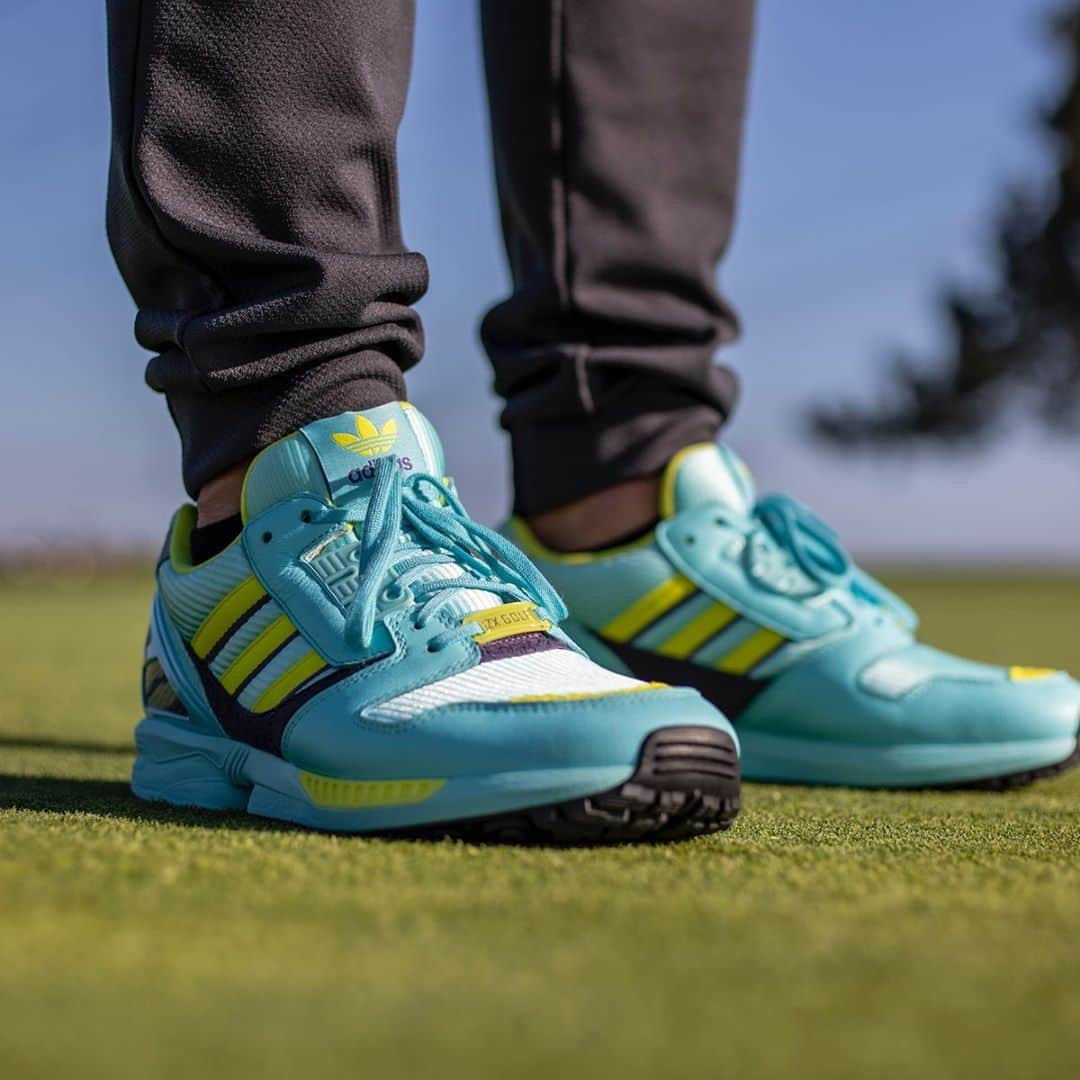 adidas Golfさんのインスタグラム写真 - (adidas GolfInstagram)「A bold tribute to a 3-Stripes icon. Limited Edition ZX 8000 Golf ⛳️  Available now. #adidasZX」9月4日 23時59分 - adidasgolf