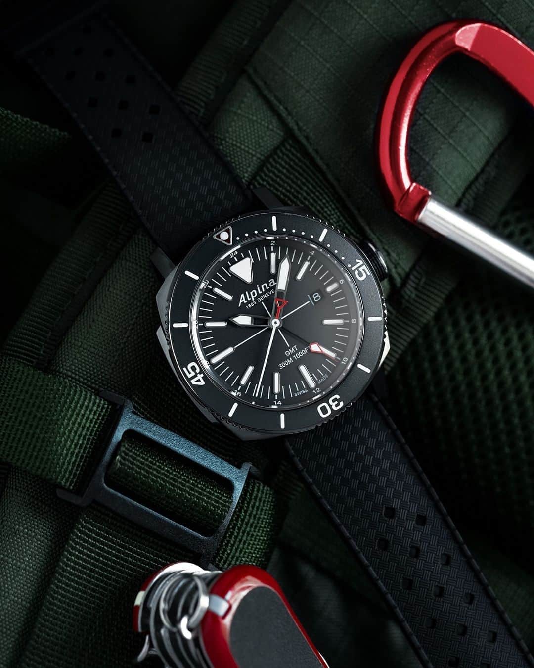 のインスタグラム：「If you're going on an adventure, don't forget your #SeastrongDiver300. With its strap made from rubberized nubuck, it's the perfect companion.  📸  @andreknot #AlpinaWatches #ReachYourSummit #SeastrongDiver300 Check our website to learn more.」