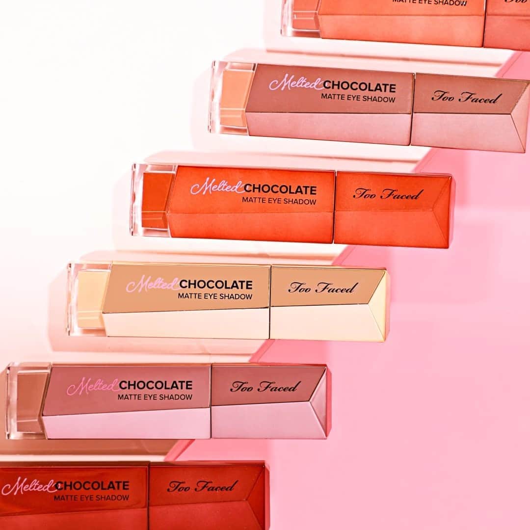 Too Facedさんのインスタグラム写真 - (Too FacedInstagram)「Still dreaming about our Melted Chocolate Eye Shadow? 😋 Us too! Our chocolate-scented Melted Chocolate Eye Shadows are available in 8 different shades and can be worn alone for an airbrushed finish or as a pigmented primer! #toofaced #getmelted」9月5日 0時01分 - toofaced