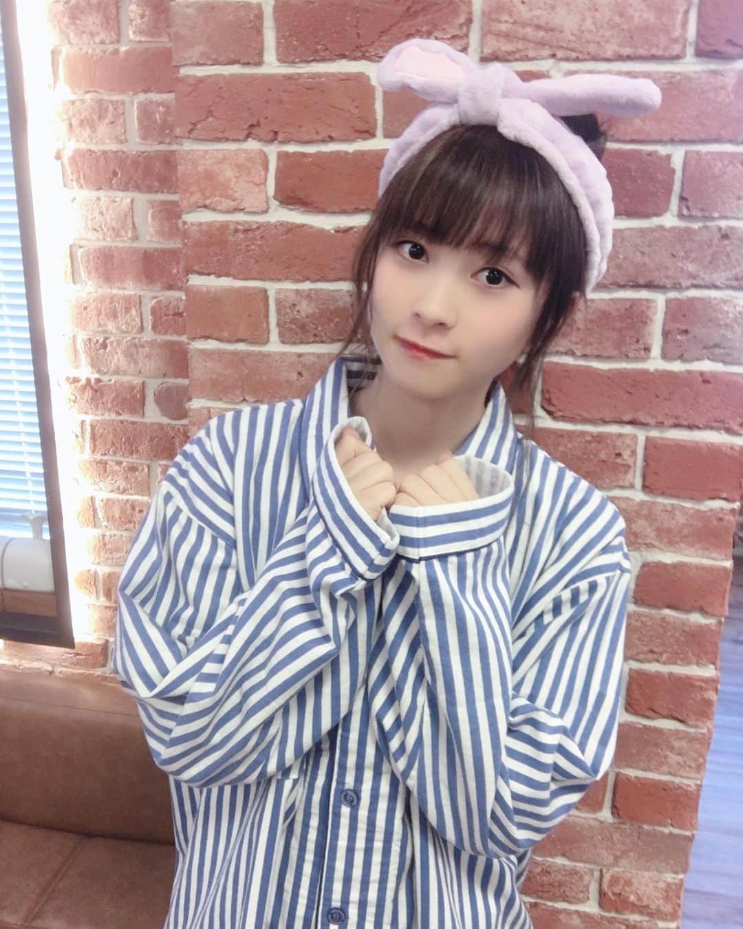 のインスタグラム：「ライブが出来ることも話せることも久しぶりの配信も 何もかもが楽しみで寝れない遠足前の小学生みたい  -  #kissbee #urakiss #japaneseidol #followme」
