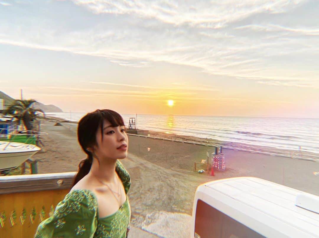 宮下舞花さんのインスタグラム写真 - (宮下舞花Instagram)「撮影終了後に観れた夕焼け…アイドルとして最後のミュージックビデオ撮影後にみた景色は一生の思い出です。」9月5日 0時12分 - maikamaimaika