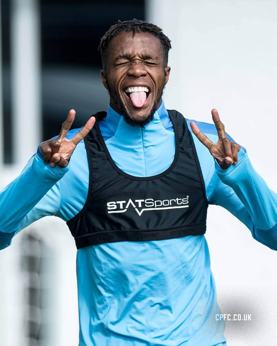 クリスタル・パレスFCさんのインスタグラム写真 - (クリスタル・パレスFCInstagram)「✌️😝✌️⁣ ⁣ #CPFC #PremierLeague #PL #Zaha」9月5日 0時09分 - cpfc