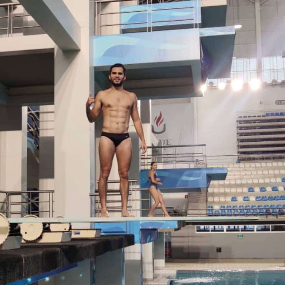イヴァン・ガルシアのインスタグラム：「Viernes #mamado 💪🏻🔥...  Como estuvo su semana?.. Espero que productiva y feliz.. #animo 🇲🇽」