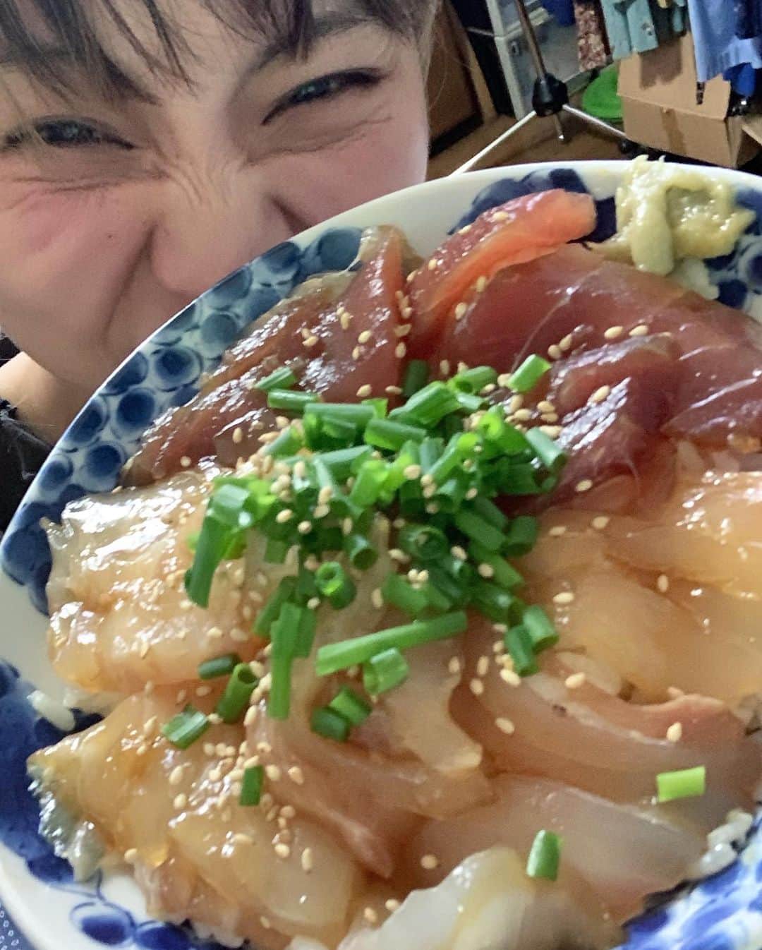 タテジマヨーコさんのインスタグラム写真 - (タテジマヨーコInstagram)「海鮮丼と私〜ハムナプトラ〜  #海鮮丼と私」9月5日 0時16分 - tatejimayoko