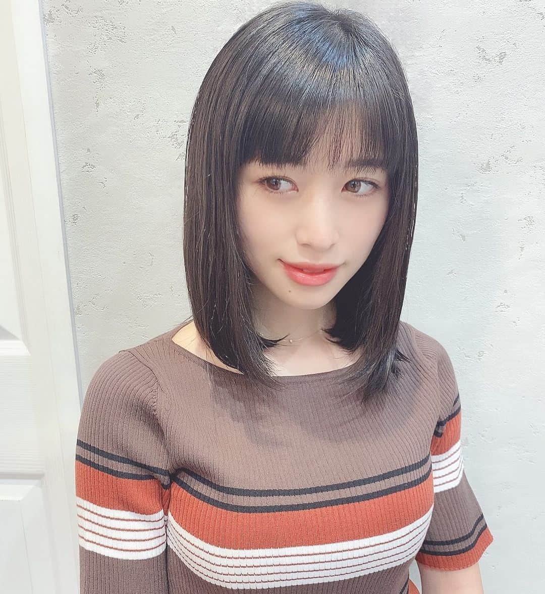 仙石みなみのインスタグラム：「. ✂︎ 久々の美容院。髪かるくなったよ〜☺︎ . #美容室 #hare #cut #aroma #head #spa」