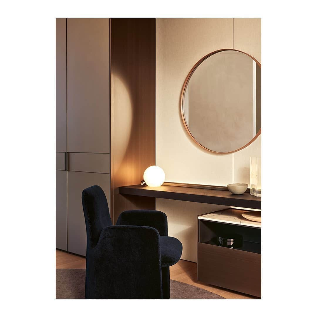 Poliform|Varennaさんのインスタグラム写真 - (Poliform|VarennaInstagram)「Night interiors that become all-day spaces with Poliform versatile systems and furnishings.   #poliform #madeinitaly #nightarea #nightcollections #walkincloset #homedesign #designinspiration」9月5日 0時28分 - poliform_official