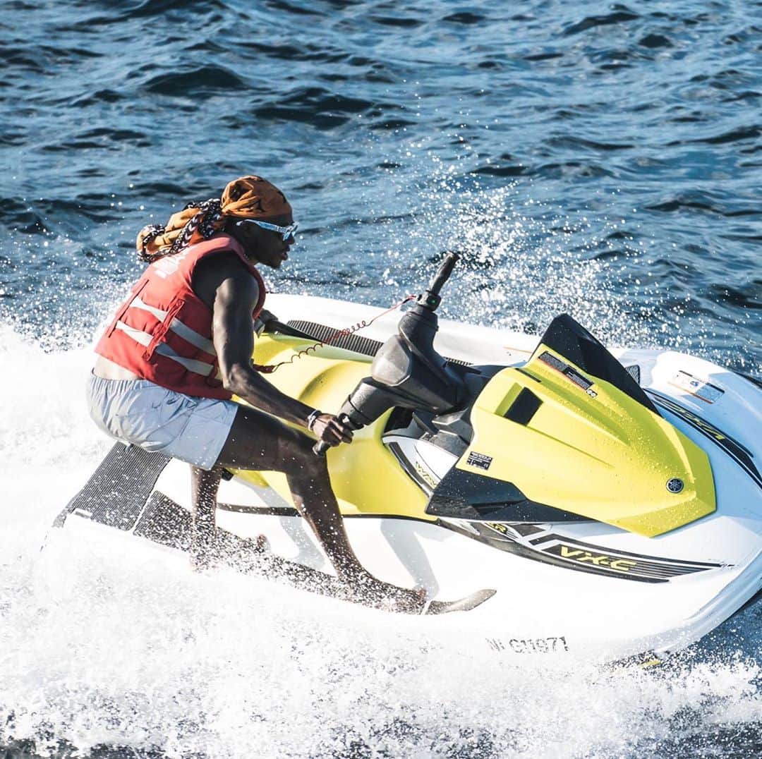 バンジャマン・メンディのインスタグラム：「Jetski level : expert #jetskienY 🦈」