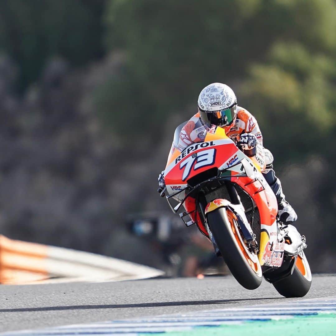 レプソル・ホンダのインスタグラム：「Get those wheels in the air if you’re excited it’s Friday! #WheelieFriday #WednesdayFeeling」