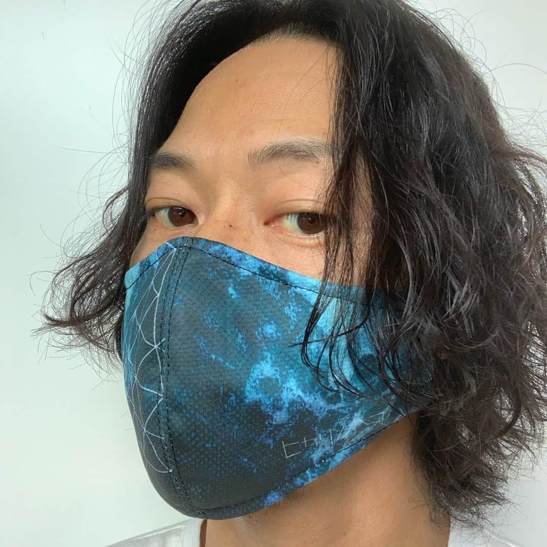 山田将司さんのインスタグラム写真 - (山田将司Instagram)「水戸の音楽シーン活性化の為の プロジェクト 「ヒカリノハコ」 楽曲『命の灯』が各配信音楽サイトからダウンロードできます。  ヒカリノハコのインスタをタグ付けしてあるのでそこまで飛んでみて下さい！ オフィシャルホームページはhikarinohako.com です。  グッズも音源も収益は水戸の音楽シーン活性化や水戸から世界へ音楽を積極的に発信できるツールの開発、それらの支援の為に様々な取り組みを行なっていく上で必要な資金に使用する予定です。  まだまだこの「ヒカリノハコ」というプロジェクト、存在すら知らないという人は沢山いると思います。  私の、信頼できる仲間と。 大切な地元への想いが溢れて立ち上げたプロジェクトです。  茨城アーティスト、ホントにみんな良きセンスでしょ？ 気になるでしょ？ きっとまだまだ生まれてくるよ。 才能の塊が！！  是非、よろしくお願いします！！」9月5日 0時39分 - y.masashiii