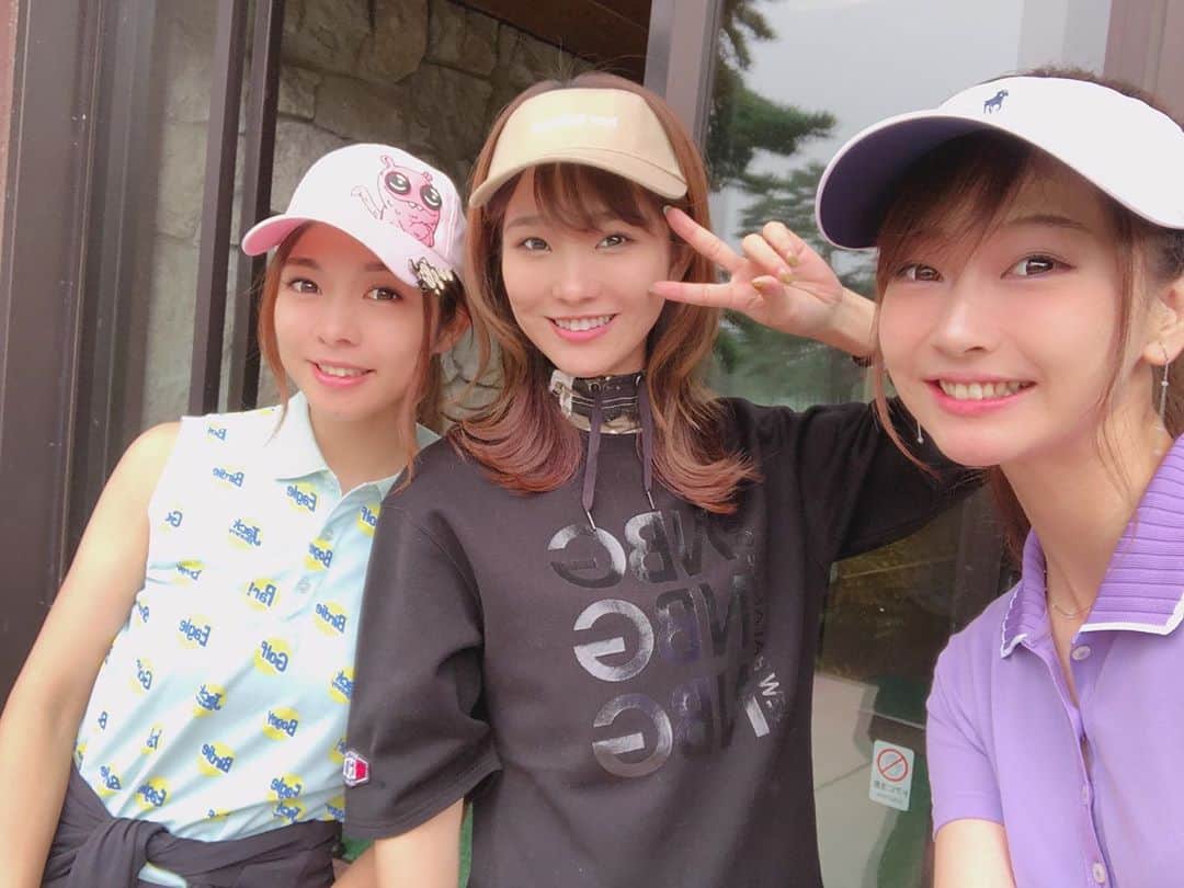神崎美羽のインスタグラム：「今年の夏休みはゴルフでした⛳️  なーんも練習もしないで行ったらなかなかな大惨事😅  でも楽しかったからいーんだっ！  #golf #ゴルフ　#ゴルフ女子　#golfstagram #golfswing #golflife #golfwear #golfgirl #golftoday #GT birdies #ゴルフ好きな人と繋がりたい」