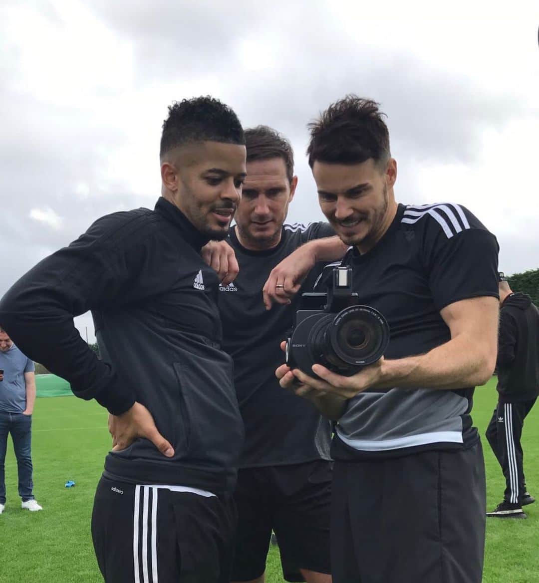 F2Freestylersさんのインスタグラム写真 - (F2FreestylersInstagram)「Player scouting with Frank...🤣📸 Have @chelseafc made the best signings this Summer? 📝✅」9月5日 0時48分 - thef2