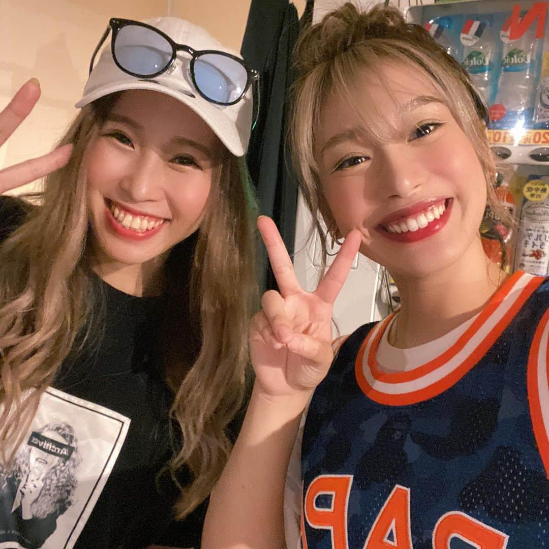 acaneさんのインスタグラム写真 - (acaneInstagram)「・ 今回のライブも、ヘアセットは Fi-neのりのちゃんにお願いした😎❤️ @fi_ne.rino @fi_ne_harajuku ・ 『acaneのインスタ見た』で カット・カラー・トリートメントが 1万円でりのちゃんにしてもらえるよ💇🏼‍♀️❤︎ ・ ほんとにいい子で面白いから みんなFi-ne原宿店に 会いに行ってね🥳❤️🙏」9月5日 0時50分 - acane0129