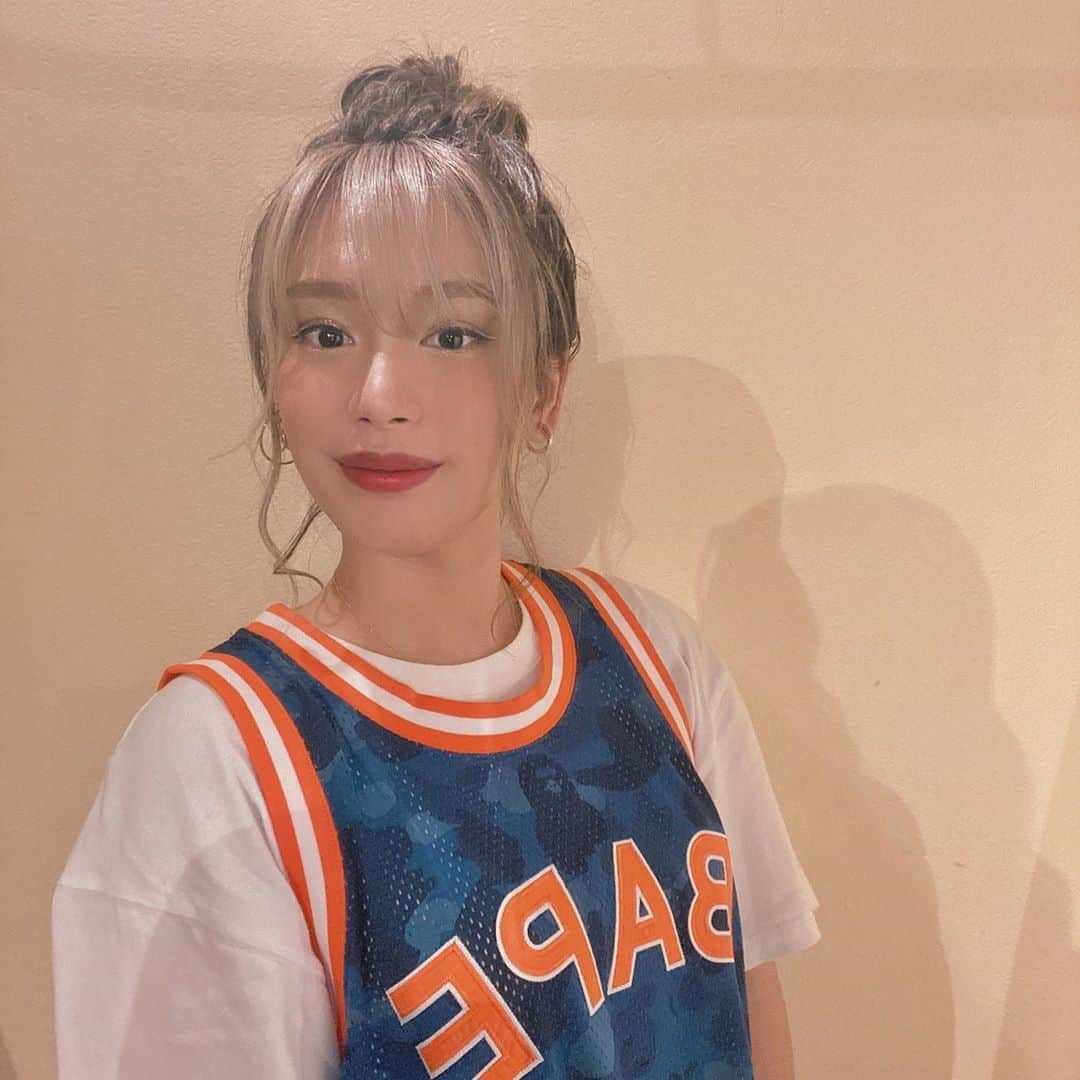 acaneのインスタグラム：「・ 今回のライブも、ヘアセットは Fi-neのりのちゃんにお願いした😎❤️ @fi_ne.rino @fi_ne_harajuku ・ 『acaneのインスタ見た』で カット・カラー・トリートメントが 1万円でりのちゃんにしてもらえるよ💇🏼‍♀️❤︎ ・ ほんとにいい子で面白いから みんなFi-ne原宿店に 会いに行ってね🥳❤️🙏」