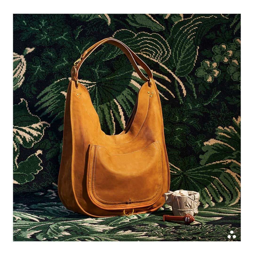 ジェロームドレイフュスのインスタグラム：「Mellow in yellow #JeromeDreyfussEdgar . . Art Direction @carolinnerennequin Photo @pierr_antoine #jeromedreyfuss #aw20 #rootsdeluxe」