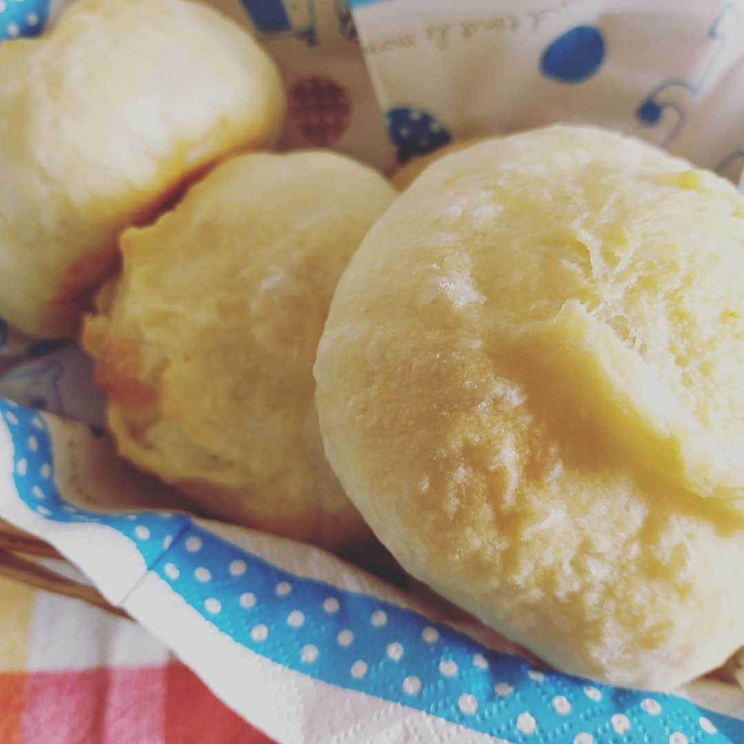 木嶋のりこのインスタグラム：「🍞バターフランス 🍞チーズパン 🍞ゴマパン 🍞中種法フランス風パン 🍞ミルクちぎりパン 🍞くるみパン 🍞レーズンパン 🍞ドライいちじくとくるみのパン 🍞キノコMIXとチキンのハーフ＆ハーフピザ 🍞おしりぱん(失敗) . . . 上げたい写真全部上げられた、すっきり！！ . パン生地に、癒される。 . . .  #パン #ぱん #bread #面包 #中種法 #はるあんちゃんレシピ #おいしいひきだしさんレシピ #完全感覚ベイカーさんのレシピ #うーぱん工房 さんレシピ」