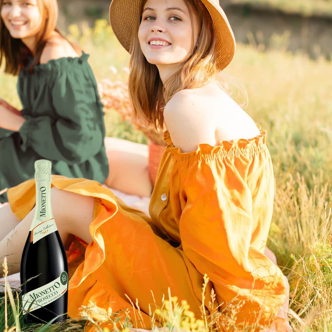 Mionetto Proseccoのインスタグラム：「La location perfetta per una giornata con le amiche e un’ottima bottiglia di Prosecco DOC BIO Prestige Collection!⁣ #mionettoprosecco #mionettoinsieme⁣ Bevi Mionetto responsabilmente」