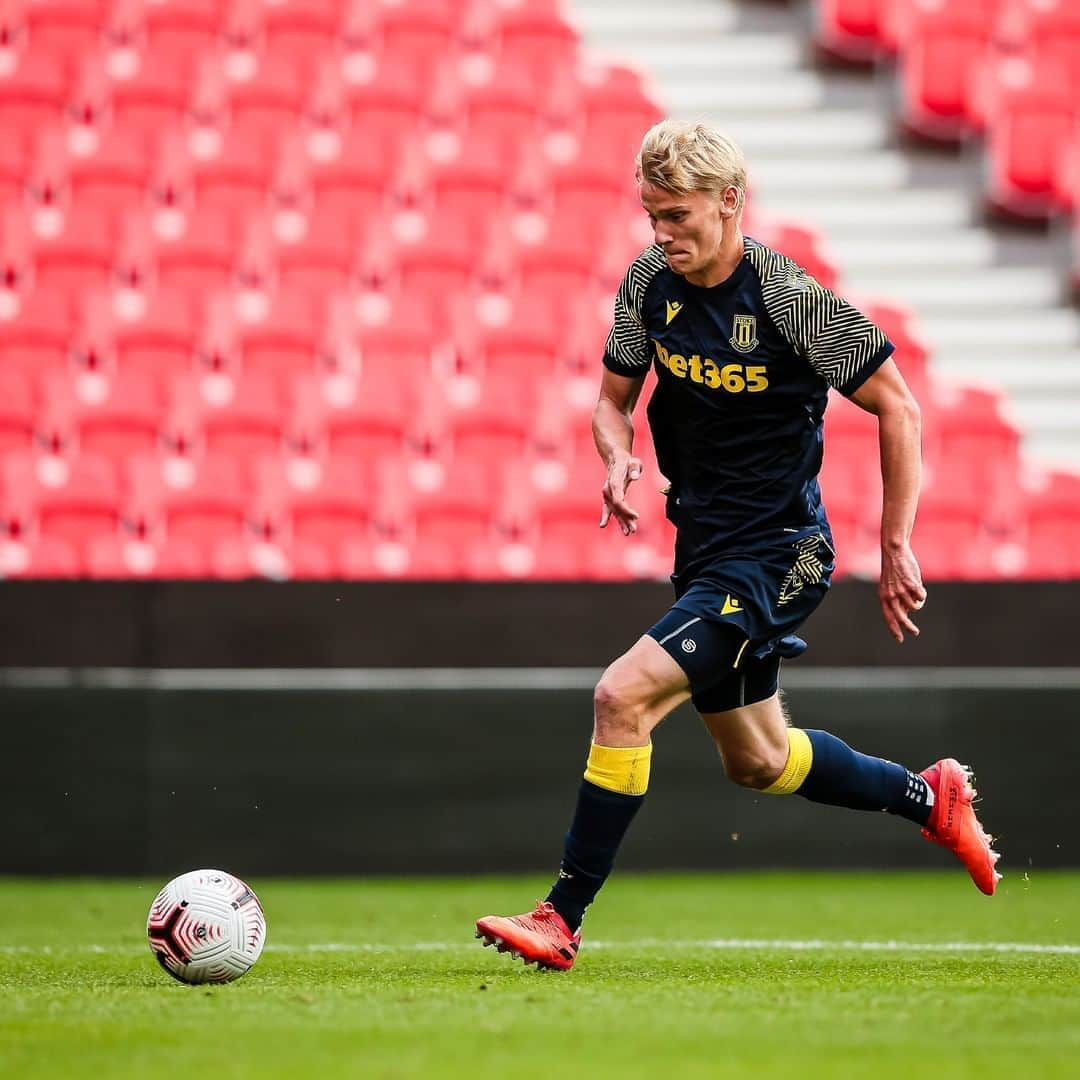 ストーク・シティFCさんのインスタグラム写真 - (ストーク・シティFCInstagram)「@lassesoerensen21 will spend the 2020/21 campaign with @mkdonsfc after joining them on loan. Good luck Lasse! #SCFC 🔴⚪」9月5日 1時02分 - stokecity