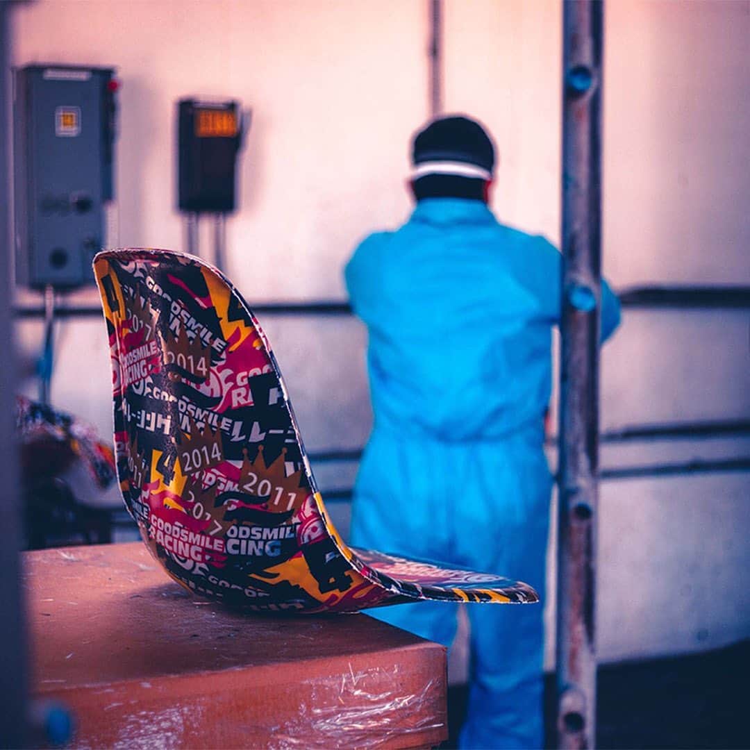 HYPEBEASTさんのインスタグラム写真 - (HYPEBEASTInstagram)「#hypeAF: @goodsmileracingus and @modernica have teamed up for Side Shell Eiffel Chair collaboration inspired by the 2017 SUPER GT300 championship-winning Mercedes-AMG GT3. The livery from this car influenced the two unique designs that have been used to decorate two versions of the chair, with one sporting a checkered flag finish and the other appearing as if it has been sticker-bombed. The collection is set to drop on September 7 for $595 USD each.⁠⠀ Photo: Modernica」9月5日 1時12分 - hypebeast