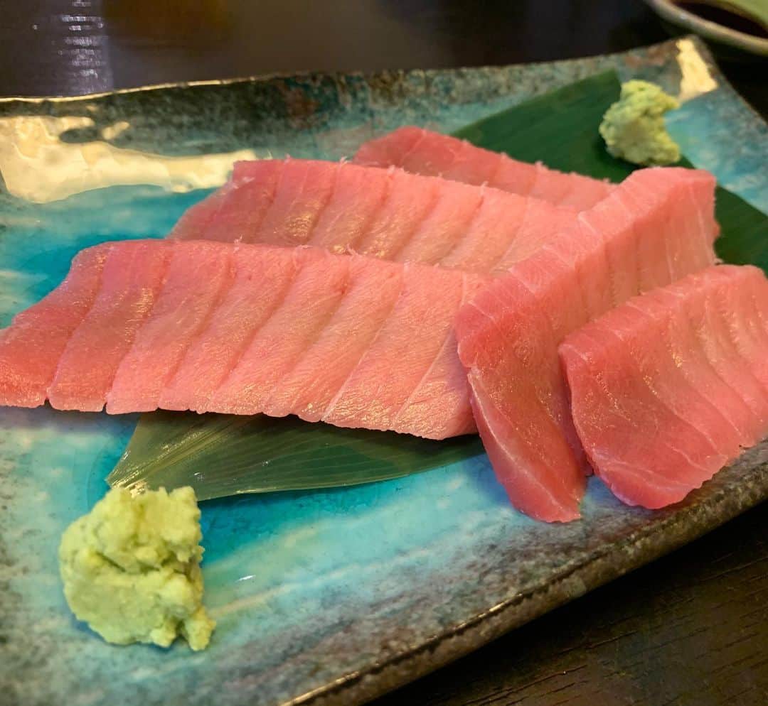 本山なみさんのインスタグラム写真 - (本山なみInstagram)「ドライブ後の、海鮮は至福すぎた。 みんなで顔をみあわせ、イクラと雲丹を頬張るひたすら🥱  #イクラと雲丹の丼 #ドライブ後のビール美味しい」9月5日 1時44分 - namiii0922