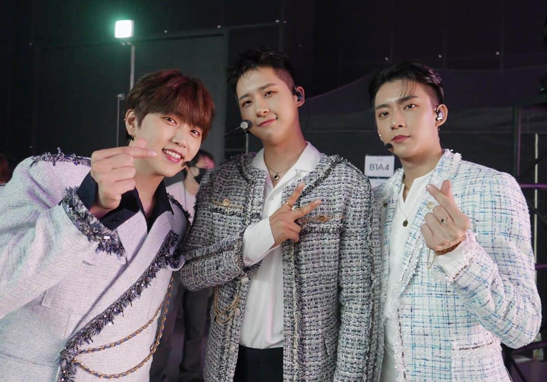 B1A4さんのインスタグラム写真 - (B1A4Instagram)「200904 Hello! WM ONTACT 2020 📸 ⠀ 멋진 무대를 선보였던! B1A4 멤버들👍 대기 중 모습도 멋짐 가득가득!😍 ⠀ #HELLO_WM #B1A4 #신우 #산들 #공찬」9月5日 1時58分 - b1a4ganatanatda