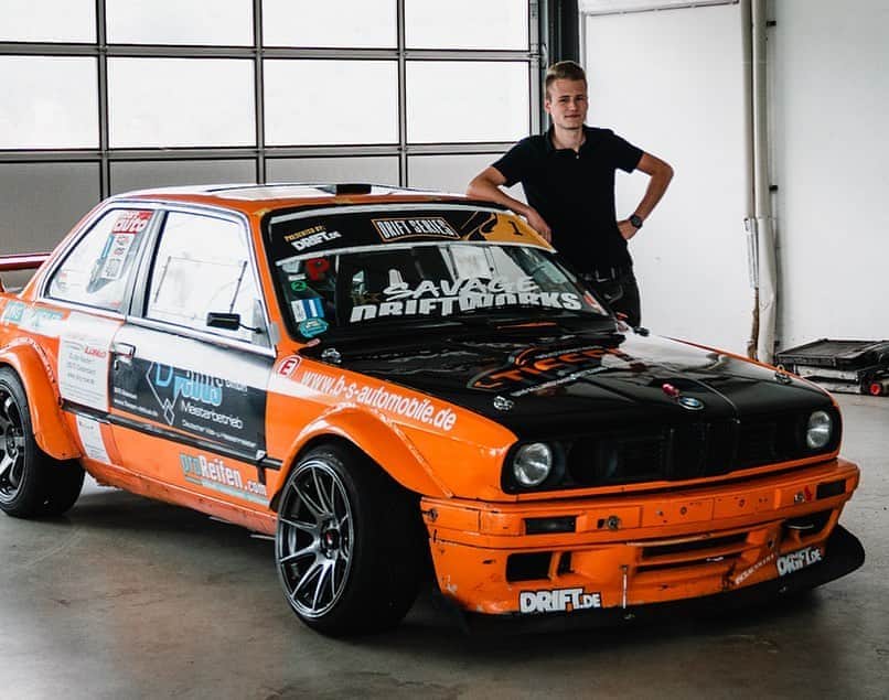 のインスタグラム：「An alle @hotwheelsofficial Fans! 🏁Wählt jetzt euren Favoriten der HotWheels Legend Tour zum Sieger! 🏆 Es ist Zeit für das Community Voting 😍. Wie? Auf dem Instagram-Kanal von AutoBild @autobildde wählt ihr euren persönlichen Sieger. 🏎 Don’t forget: Das LIKE bei eurem Sieger setzen - wichtig!!! Ihr habt bis zum 07.09. Zeit. Also gebt Gas💨 Bin total aufgeregt wen ihr von den vier Finalisten zum Sieger wählt. Wer macht das Rennen? 🤔 Ich wüsste für welchen ich stimme 😋 *Anzeige*  #sophia #sophia99 #changeagent #hotwheelslegends #hotwheels #autobild」