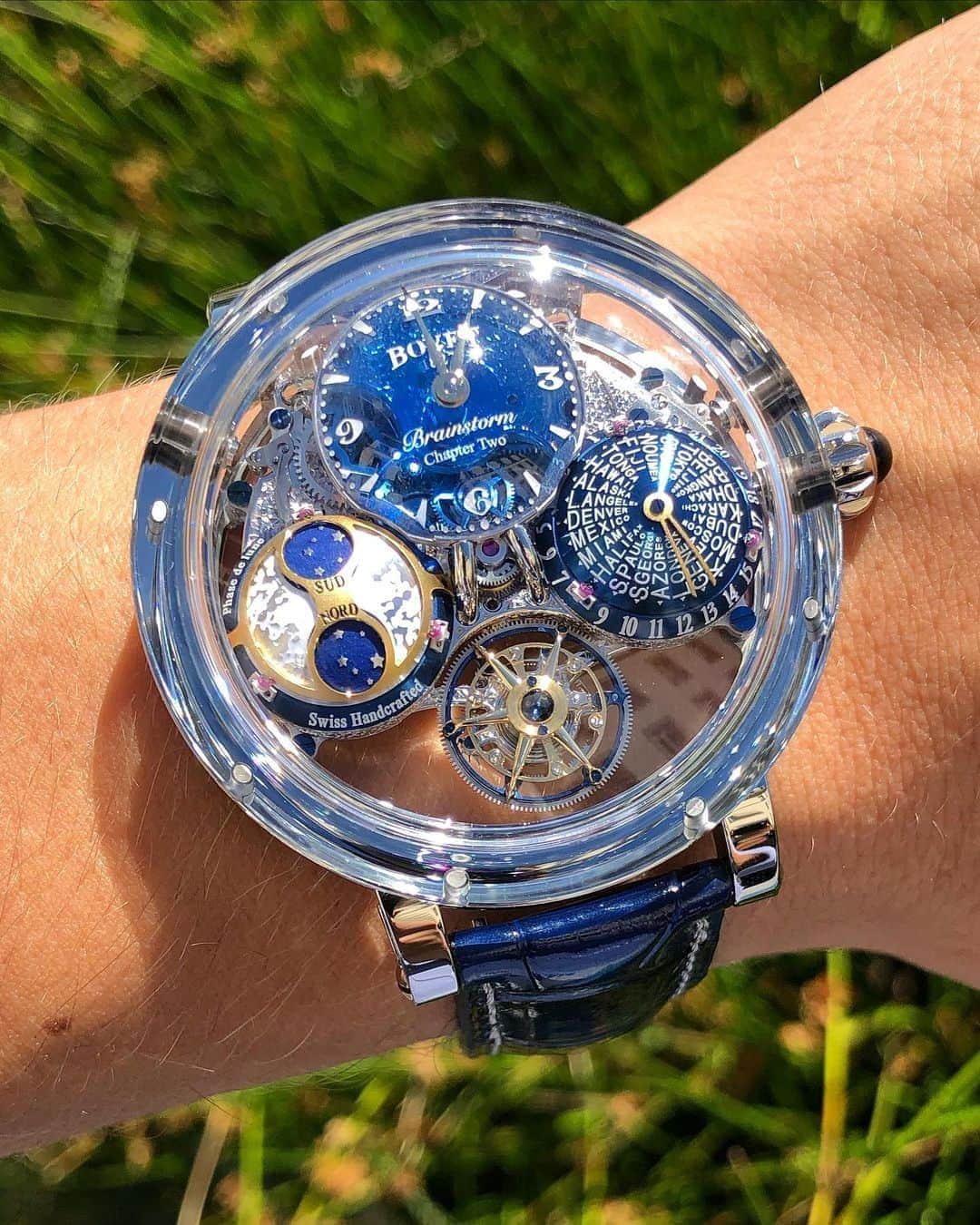 Daily Watchさんのインスタグラム写真 - (Daily WatchInstagram)「Up close with the incredible @Bovet1822 Récital 26 Brainstorm® Chapter Two which features a patented double face flying tourbillon, a patented radial guidance system, a patented universal time display, a three-dimensional moon phase, and a five days' power reserve. Does it get any better than this? 🤩 #Bovet #Bovet1822 #EngineeringBrilliance」9月5日 2時10分 - dailywatch