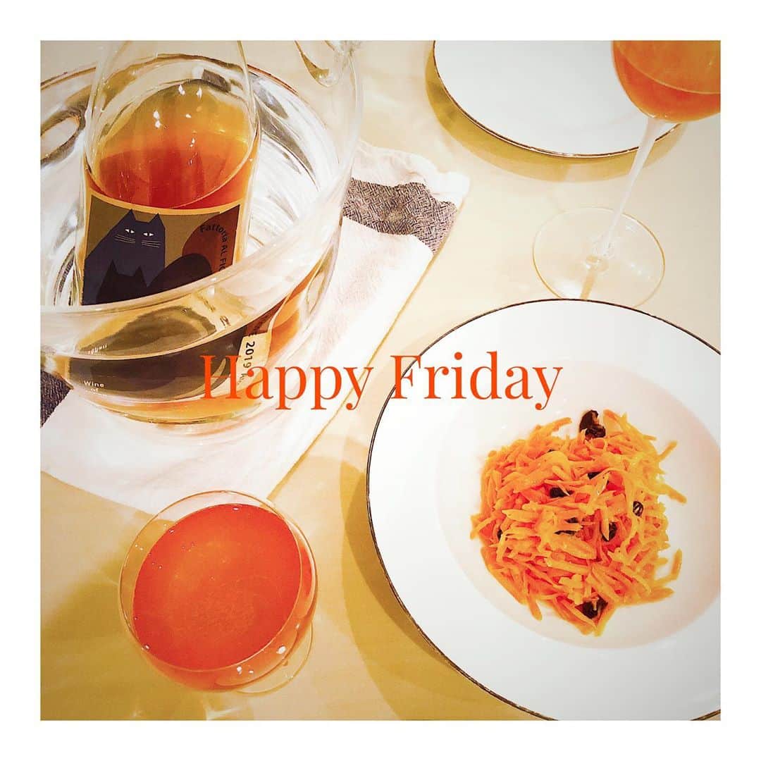 RisaWisteriaさんのインスタグラム写真 - (RisaWisteriaInstagram)「Orange wine is so easy to marriage with anything. Just find orange things and try😂 most of the time it’s good🍊🧡  @toy125 と死ぬほど笑い食べ 飲んだた😇  イチジクバターに始まり油分とり過ぎてテラテラしそうな夜。 アヒージョでも油を飲むように摂取し、事足りずアヒージョの残りオイルはペスト、フレッシュバジルと合わせてそのままコンフィに🌿  明日はノンオイルで過ごそう、、」9月5日 2時21分 - risa_the_m_e
