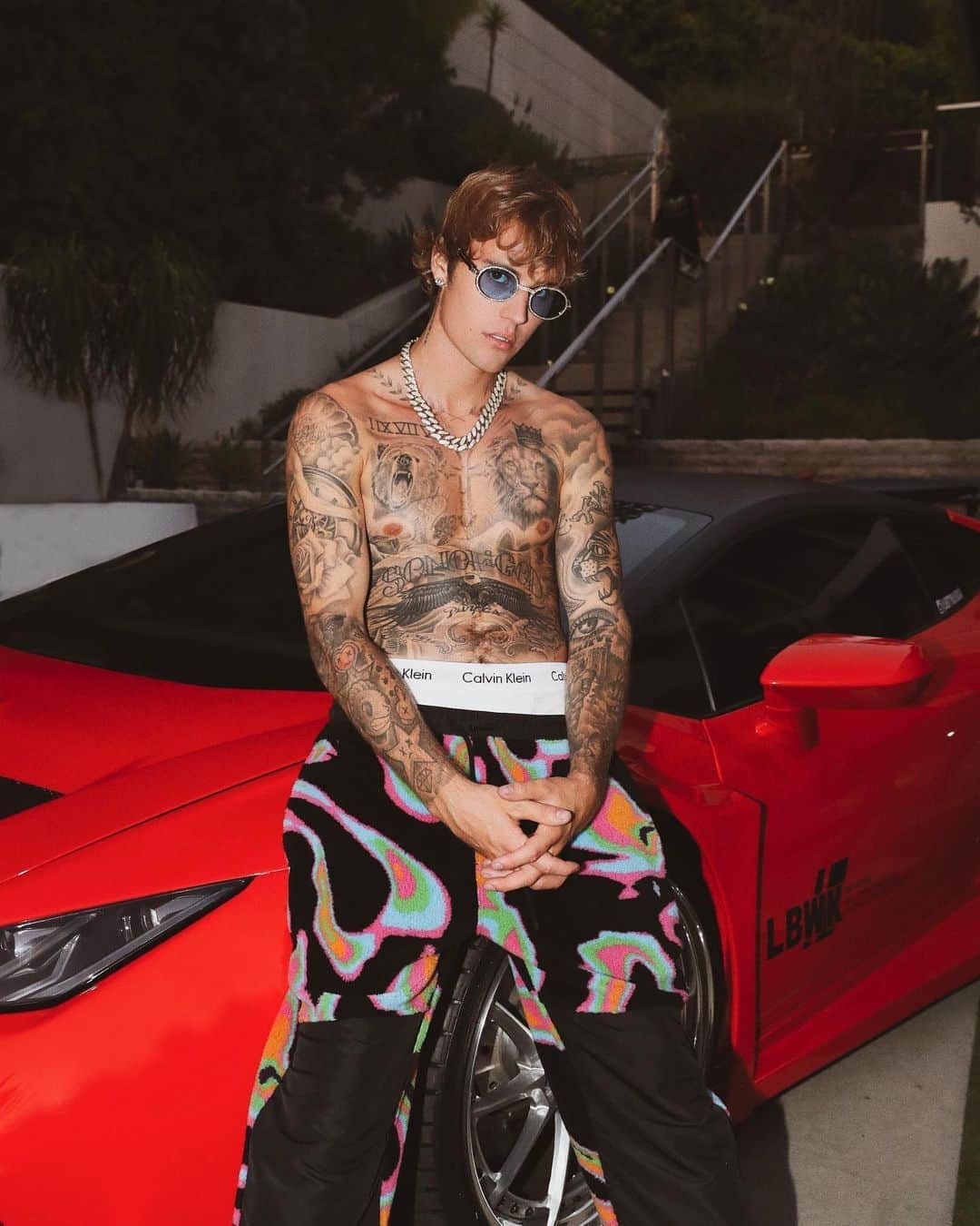 Alfredo Floresのインスタグラム：「‘I’m a Popstar not a Doctor’ 📸 @justinbieber」