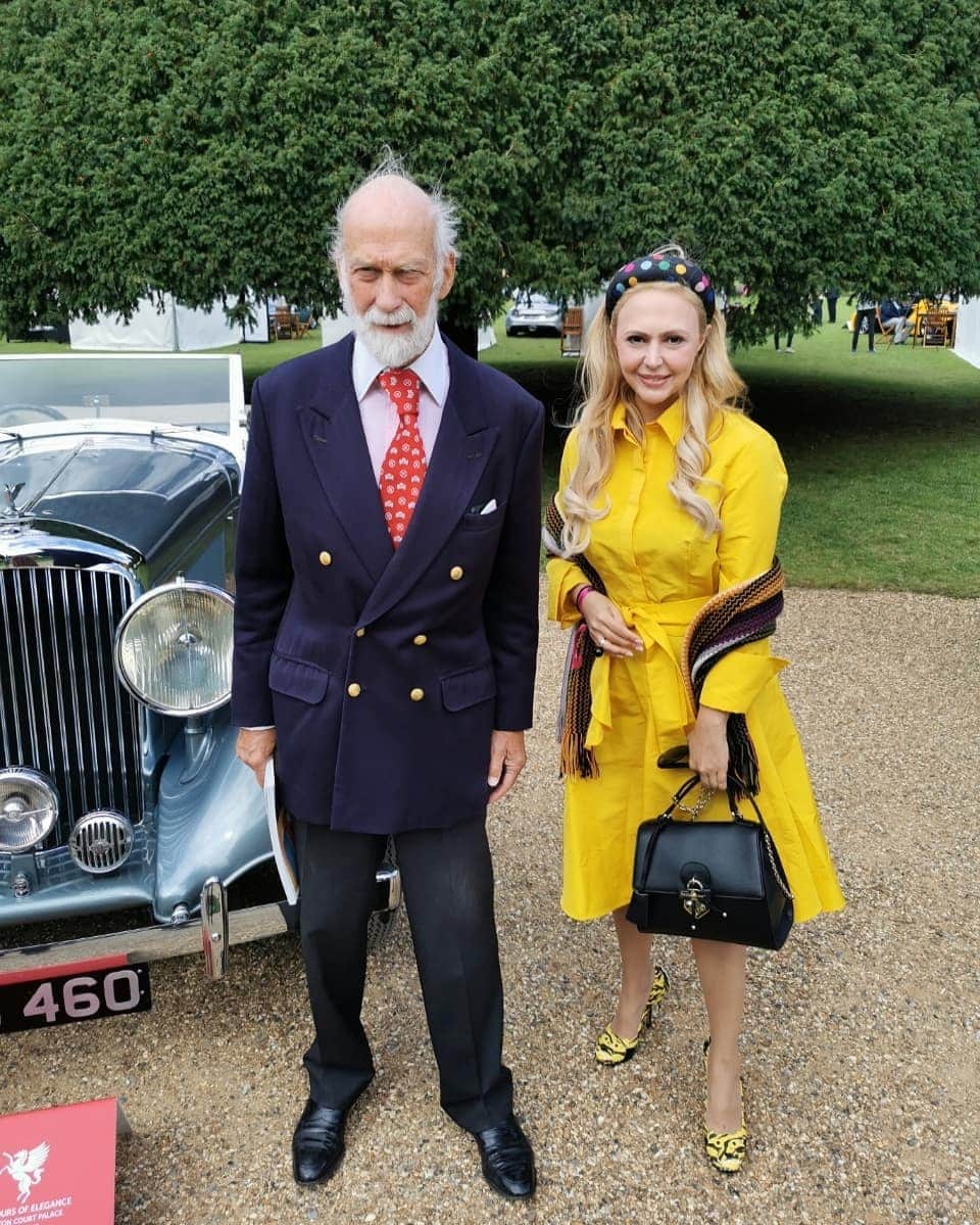 アンナ＝マリア・ガロヤンさんのインスタグラム写真 - (アンナ＝マリア・ガロヤンInstagram)「WITH HRH PRINCE MICHAEL OF KENT GCVO, PATRON OF THE CONCOURS OF ELEGANCE AT PREVIEW DAY 2020.  PS! Prince Michael is a keen ‘hands on’ motoring enthusiast. As well as being President of The Royal Automobile Club, he is an Honorary Member of the Bentley Drivers’ Club and the British Racing Drivers’ Club. . @concours_of_elegance #🏁 #🏎️ #concoursofelegance #concoursdelegance2020 #hamptoncourtpalace #classiccars #timelesselegance #qualitytime #fridaywellspend #💛 #autumnvibes🍁  #PreviewDay  #princemichaelofkent #automotivecalendar #indiansummerinlondon #helloseptember🍁 #🌞 #mylovelylondon #livelovelondon」9月5日 3時05分 - annamariagalojan
