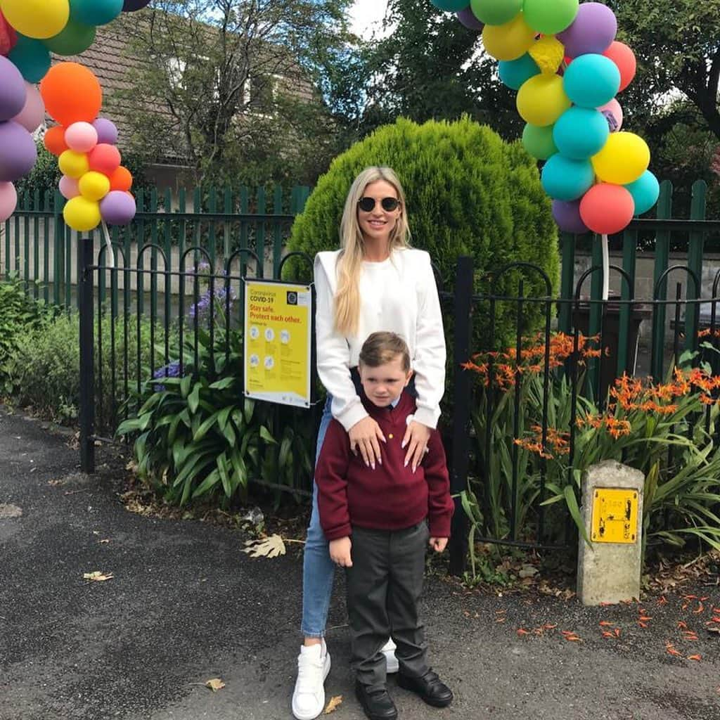 ロビー・キーンさんのインスタグラム写真 - (ロビー・キーンInstagram)「First day of school little Hudson was so excited and he absolutely loved it growing up so quick 💚」9月5日 3時18分 - robbiekeane