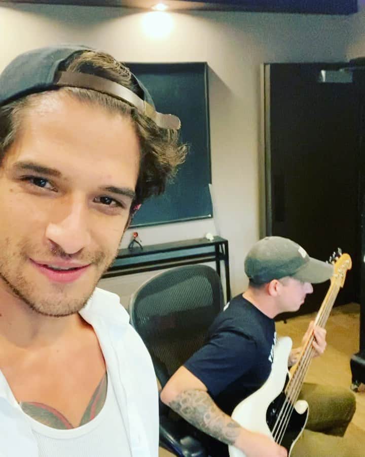 タイラー・ポジーのインスタグラム：「New @fivenorthofficial coming and coming hard」