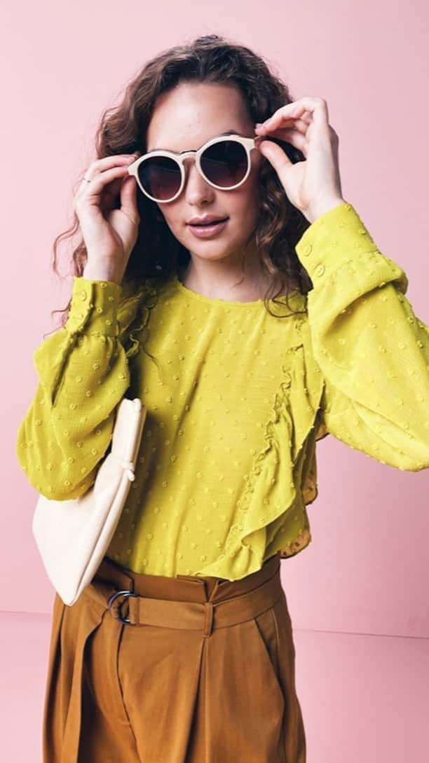 ロック&リパブリックのインスタグラム：「Love all things green? 💚 You’re in luck! Citron and forest green are two of the season’s hottest shades and we’ve got all the best ways to wear them. Check out these can’t-miss looks, then shop them here: https://cur.lt/50cs8Aue」